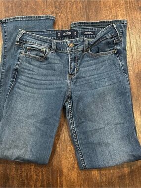 Hollister Women’s Skinny Jeans in Medium Blue Wash